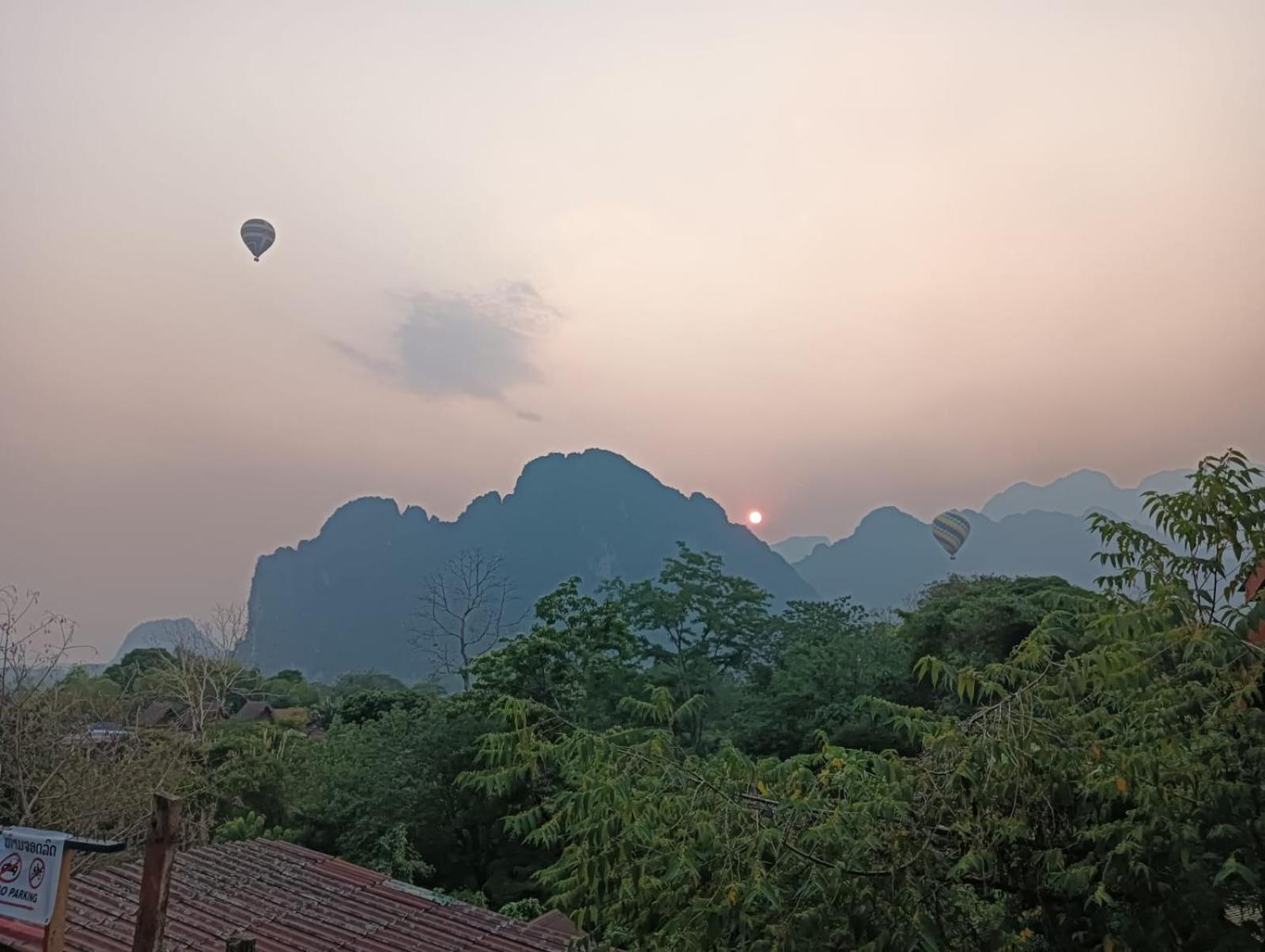 Bountang Mountain View Riverside Hotel วังเวียง ภายนอก รูปภาพ